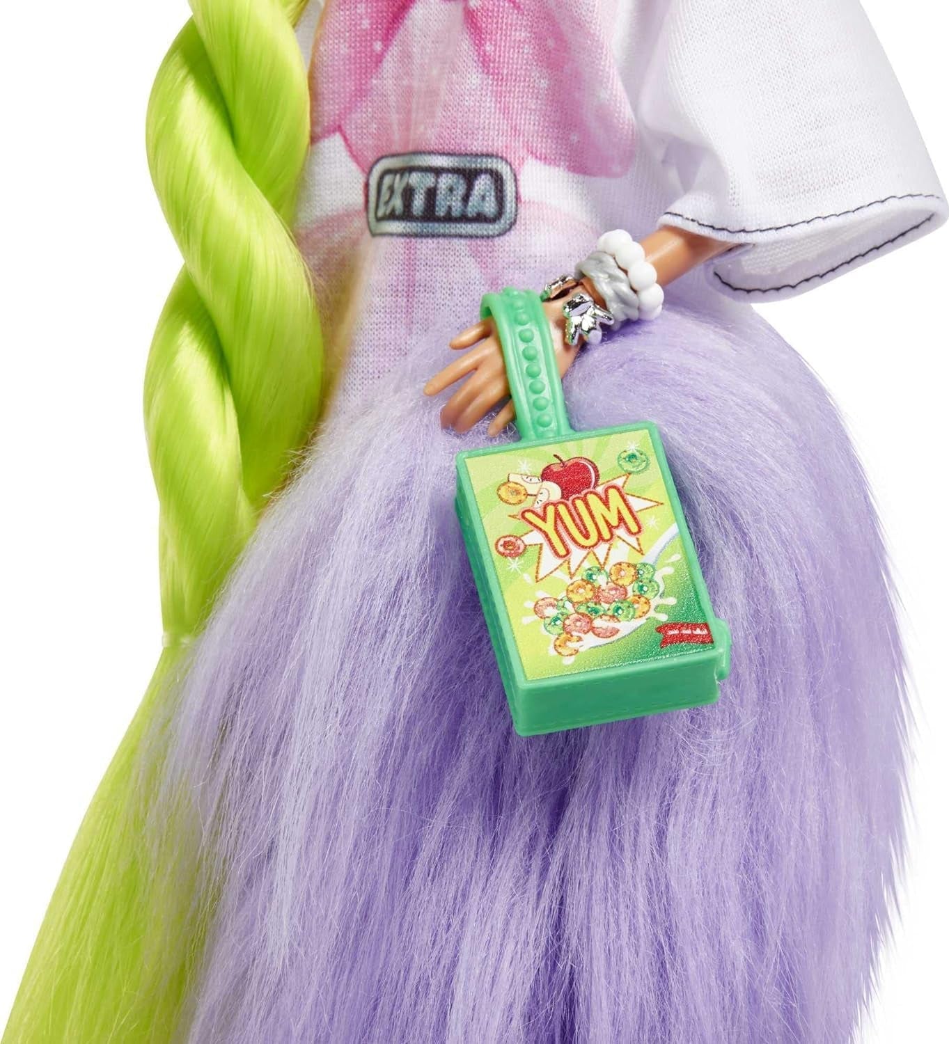 Barbie HDJ44 - Extra Puppe #11 in grote T-shirt en legging met hogere papagaai, extra lang neongroen haar en kapsel, flexibele gelenke, speelcadeau voor kinderen vanaf 3 jaar