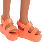 Barbie Fashionistas pop nr. 233 met zwart haar, oranje geruite midi-jurk met roze bloemen, ketting en sandalen, HYT91