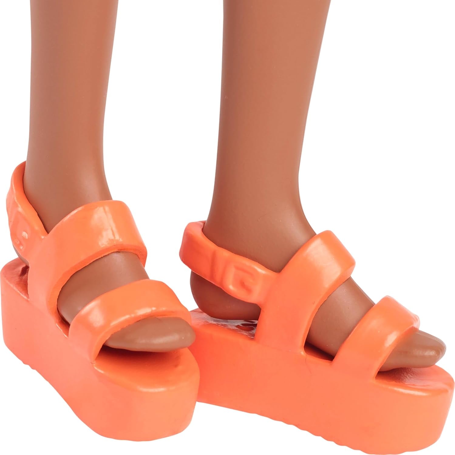 Barbie Fashionistas pop nr. 233 met zwart haar, oranje geruite midi-jurk met roze bloemen, ketting en sandalen, HYT91
