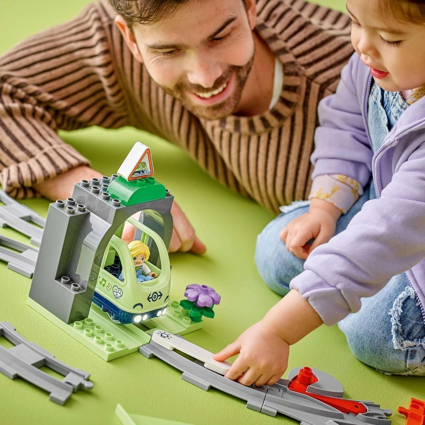 LEGO DUPLO Stadsspoortunnel en -rails - Uitbreidingsset, cadeau voor peuters, stimuleert de behendigheid, speelset voor autofans van 2 jaar oud, creatief leerspeelgoed 10425 Bouwsets Bekijk de LEGO-Store