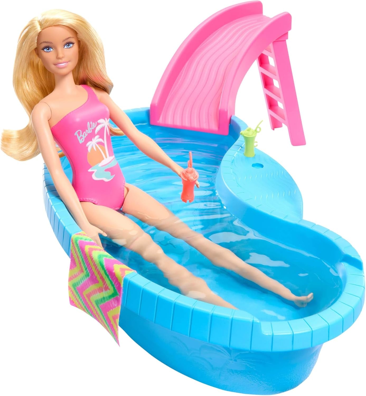 Barbiepop en accessoires - zwembad met glijbaan en accessoires voor urenlang plezier in de zon, roze badpak met tropisch design, voor kinderen vanaf 3 jaar, HRJ74