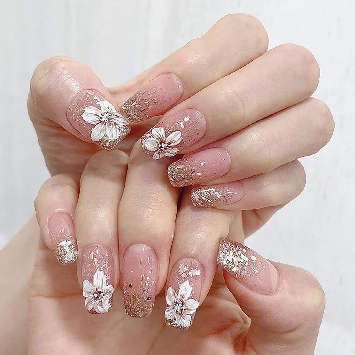 Kunstnagels Natuurlijke glitter Korte druk op acryl Zelfklevende glitternagels voor dames Meisjes Nagelkunstaccessoires 48 stuks
