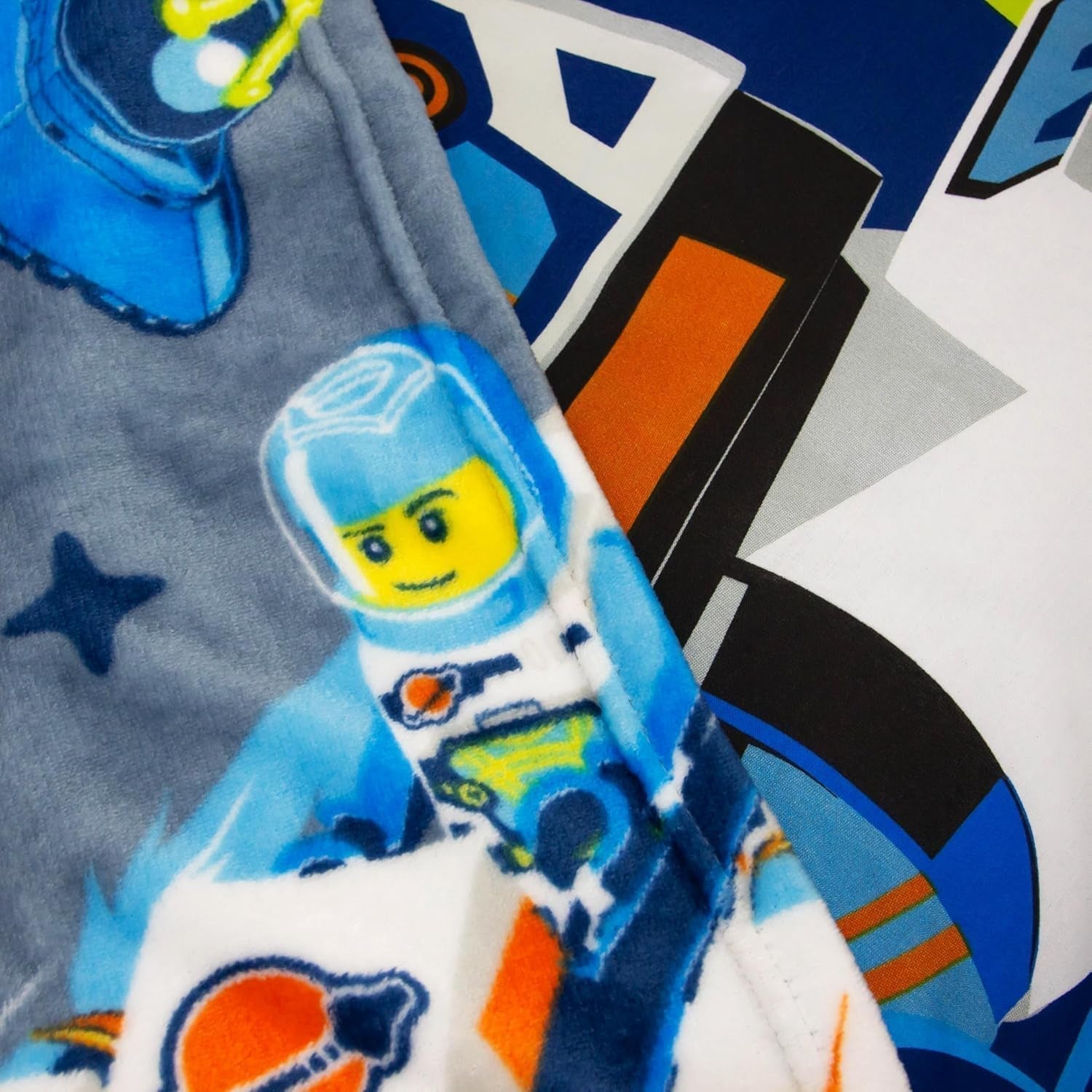 Character World Officiële Lego® City fleecedeken, superzacht, warmblauw plaid, Cityspace-ontwerp, perfect voor slaapkamers, kamperen en slapen, 100 x 150 cm bedden en dekens Besuche den Character World-Store