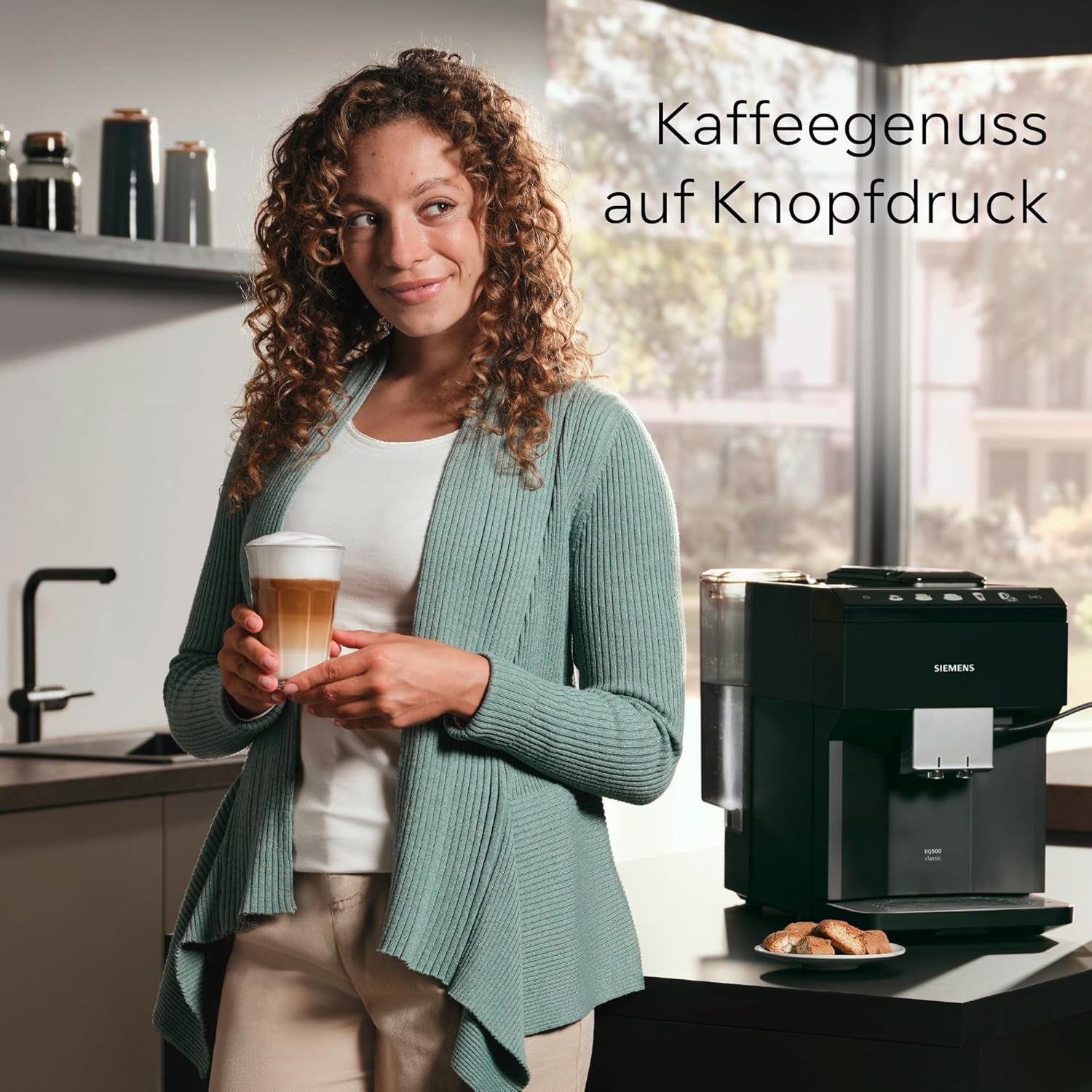 Siemens EQ500 klassieke automatische espressomachine, TFT-kleurenscherm, 5 soorten koffie en melk, dubbele kopfunctie, eenvoudige reiniging, afneembare zetunit, met melkslang, zwart, TP511E19