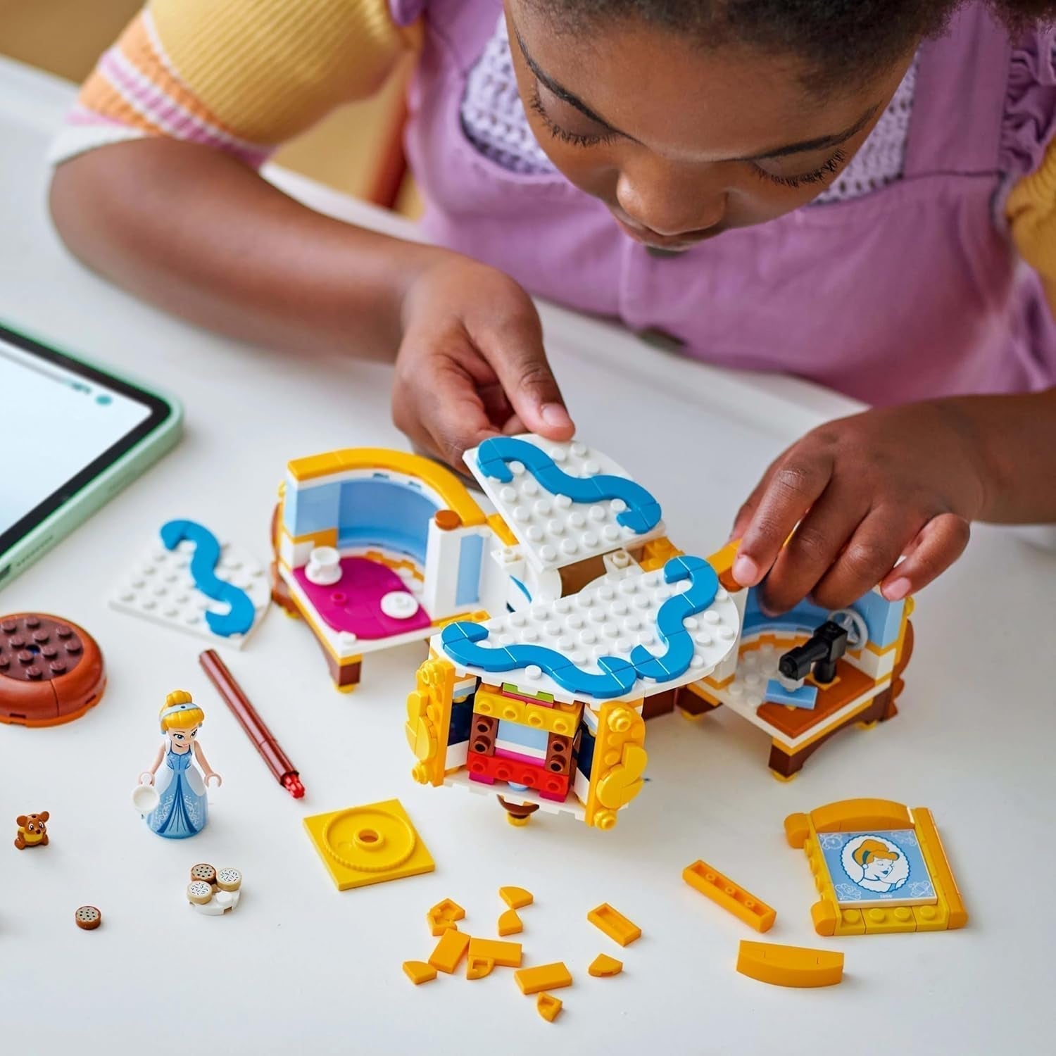 LEGO Ç€ Disney Princess Assepoester jurk, speelgoed voor jongens en meisjes vanaf 9 jaar - inclusief kledinghanger, Assepoester minipoppetje en muisfiguur - Creatieve speelset 43266 Bouwsets Beuche in LEGO-Store