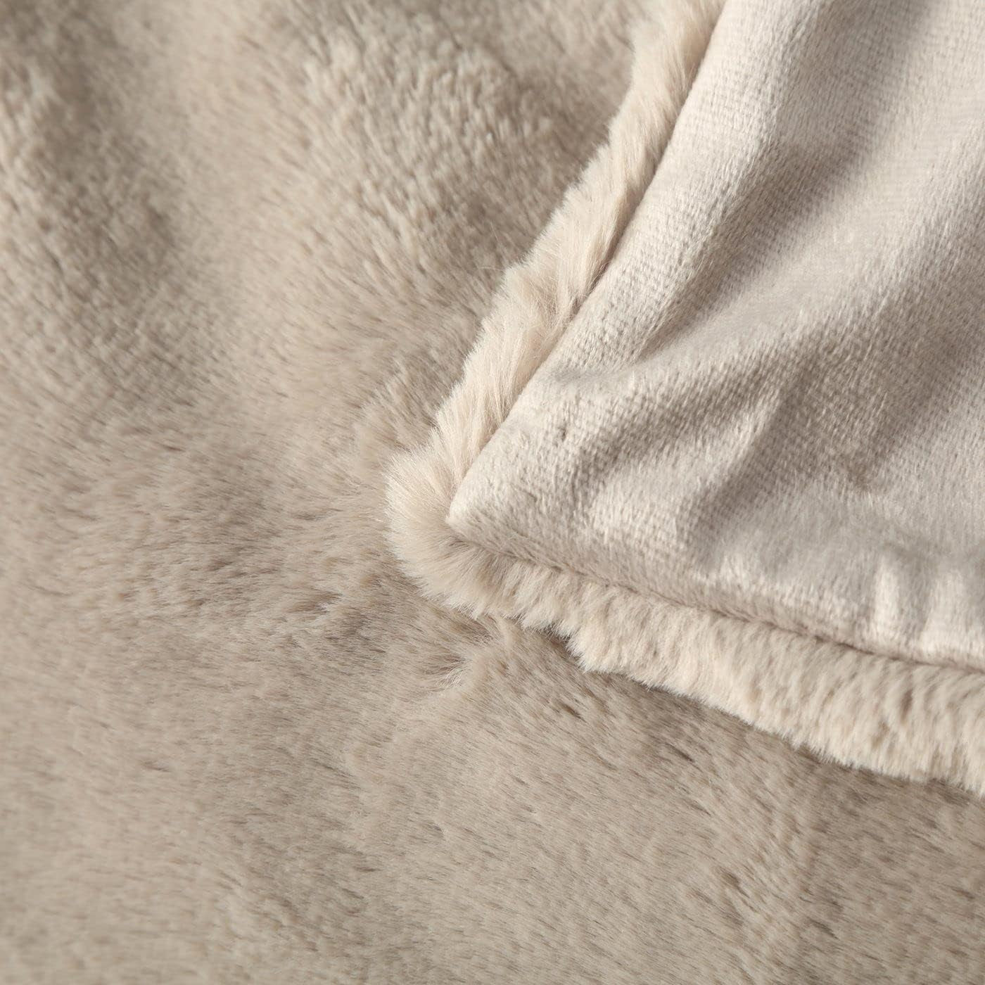 Boltze Storan deken (afmeting 150X200 cm, kleur beige, comfortabele polyester deken, ideaal voor koude winteravonden, bontlook) 1015378 BOLTZE bedden en dekens