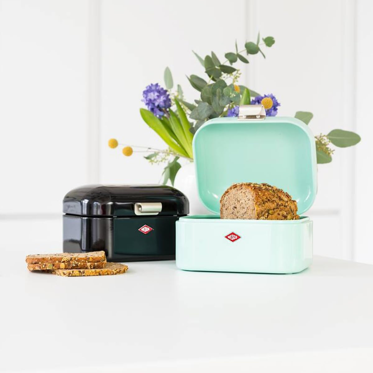 Wesco Mini Grandy broodtrommel in roze, gepoedercoate staalplaat, ventilatiegaten en stevige handgreep Voedselopbergdozen Naty Shop