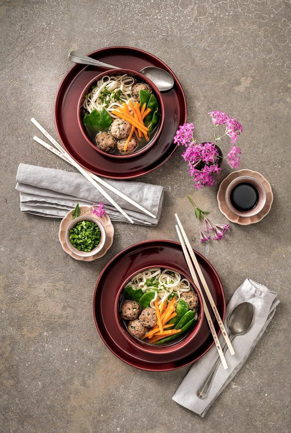 Wan Kwai Ramen Noodles 300g – Authentieke smaak voor de Aziatische keuken. Veelzijdige, snel te bereiden ingrediënten van hoge kwaliteit. Ideaal voor soepen en wokgerechten.