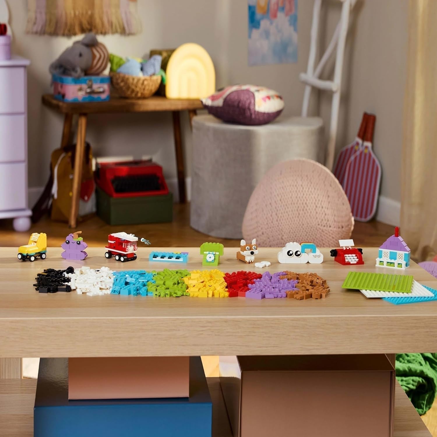 LEGO Classic creatieve set om te bouwen en te spelen - set met gekleurde stenen - bouw een huis, een hond, een grappige auto, een pianoklavier en een regenboog - knutselset voor jongens en meisjes vanaf 5 jaar Bouwsets Besuche den LEGO-Store