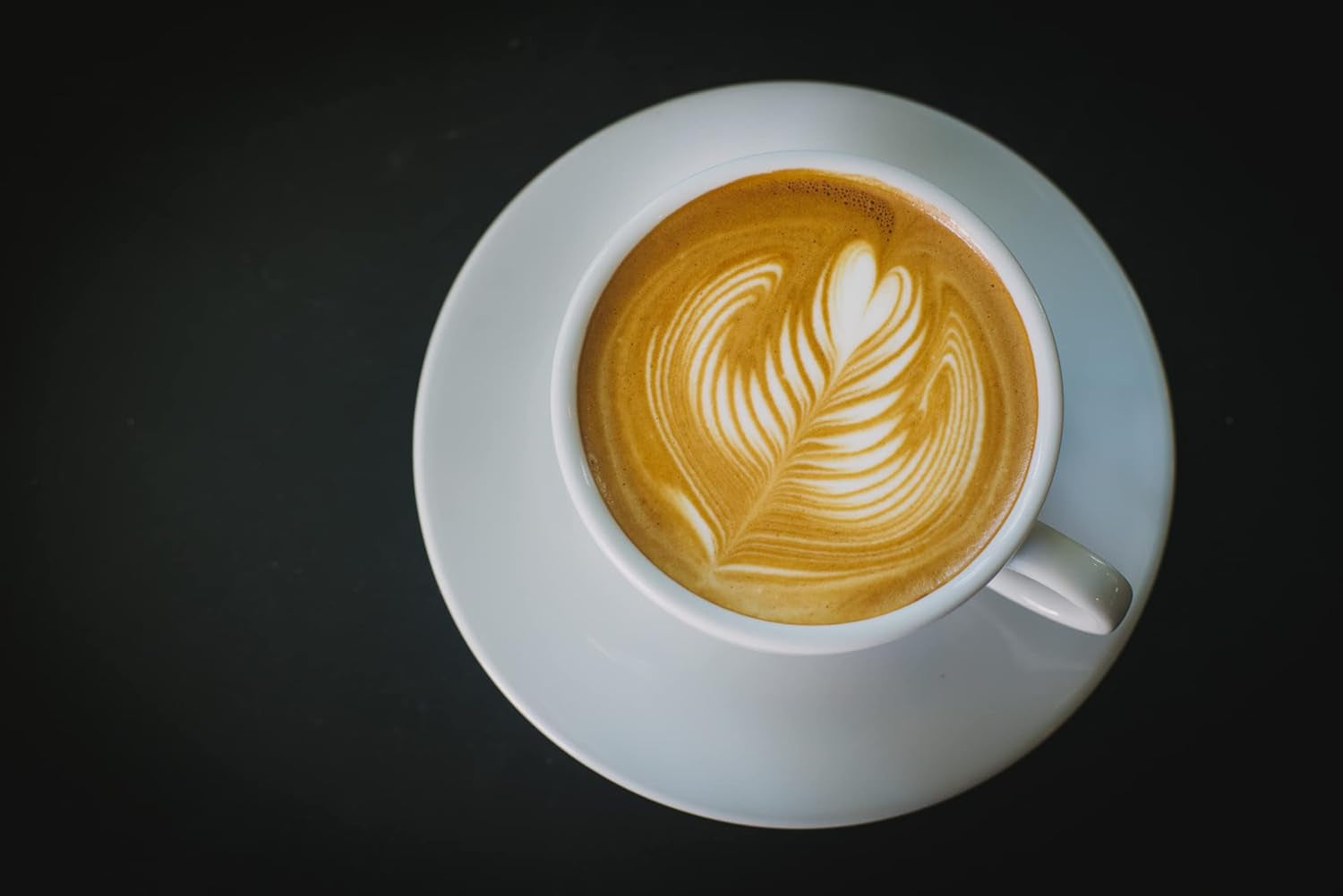 Caffe Crema E Aroma Kaffeebohnen 2kg (4x500g), Barista Kaffee schokoladig en säurearm, Espressobohnen kräftig, Bohnenkaffee met Arabica en Robusta, fijne Crema, ideaal voor Milchkaffee