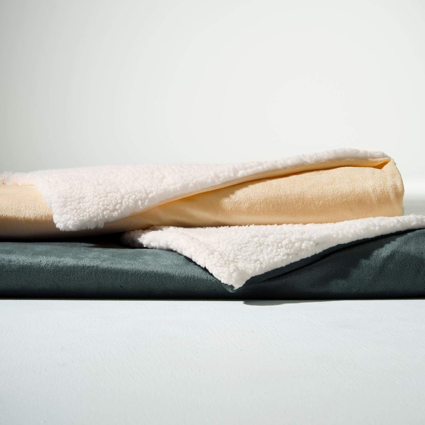 Aqua-Textil Pluizige knuffeldeken 150 X 200 Cm Grijs Wit Melange Pluche TV-deken Sprei Sherpa Fleece Oeko-Tex Ottawa Bedden en Dekens Besuche den aqua-textil-Store Grijs Nicki Beddengoed 200 X 220 Cm