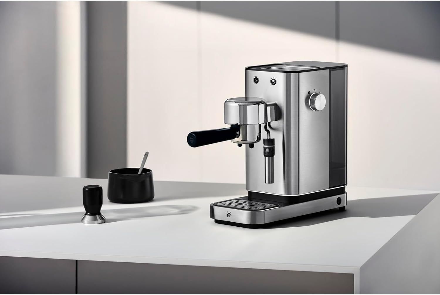 WMF Lumero espressomachine, portafilter, 1400 watt, portafilter, 3 inzetstukken, voor 1-2 espressokopjes, inclusief voor capsules, 15 bar, bekerhouder, melkopschuimer, mat roestvrij staal