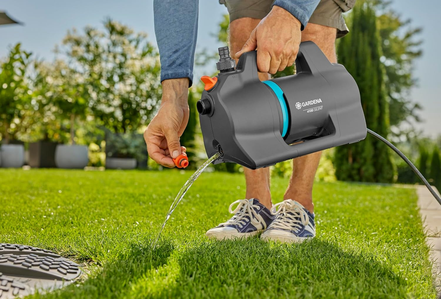 Gardena 4100 Silent tuinpompset: zeer stille en innovatieve irrigatiepomp met 3,5 m zuigaansluiting en 20 m klassieke slang, 4100 l/u stroom, 550 W motor, waterdicht, zuinig (9051-20)