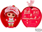 LOL Verrassing! Loves Strawberry Shortcake Tots - Geurpoppen om te verzamelen met 7 verrassingen, huisdier, mode, schoenen, hoed, speelset met Strawberry Shortcake Convertible House, vanaf 4 jaar
