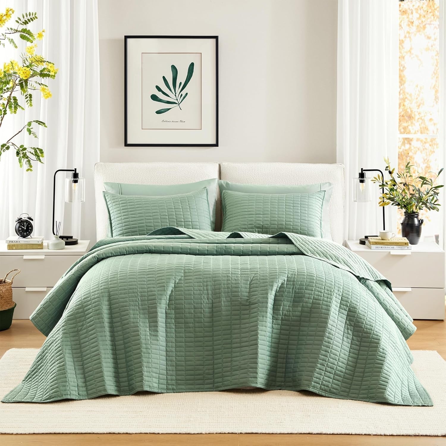 Comfort Spaces Kienna-dekbedset, luxe dubbelgestikte zomerdeken, lichtgewicht, zacht, beddengoed het hele jaar door, bijpassende kussenslopen, wit, deken voor kingsize bedden (264,2 x 228,6 cm), Naty Shop Quilts & Quilts Sage Gland oversized queensize sprei (102"X118")