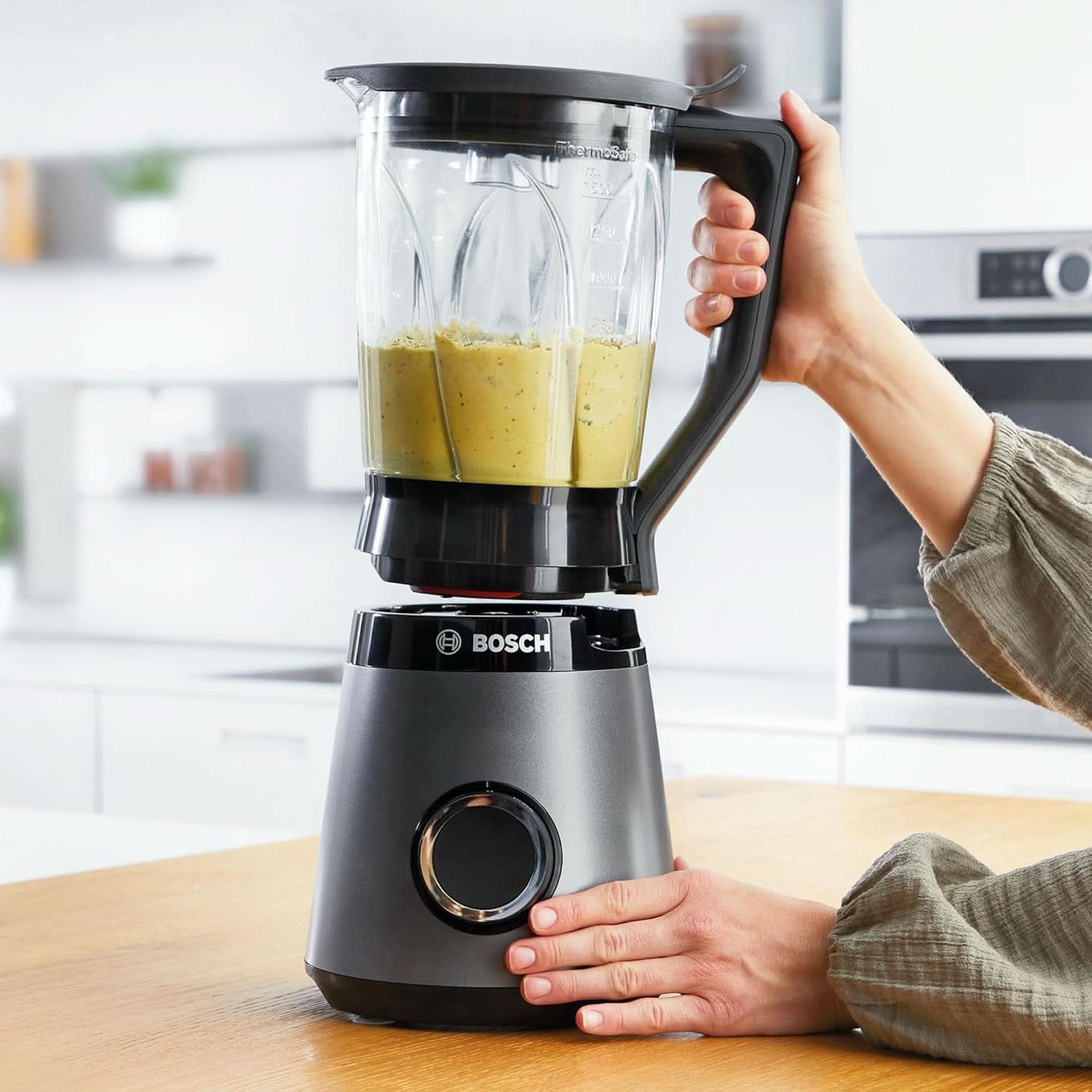 Bosch Standmixer Vitapower Serie 4 MMB6172SN, Verbesserte Versie, 10 Jahre Motorgarantie, Edelstahl-Klingen, 1,5L Glasbehälter, Spülmaschinenfeste Teile, 30.000 U/Min, 1200 W, Silver Kitchen Naty Shop