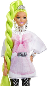 Barbie HDJ44 - Extra #11 pop in oversized T-shirt en legging met papegaai, extra lang neongroen haar en accessoires, flexibele gewrichten, cadeauspeeltje voor kinderen vanaf 3 jaar Naty Shop-poppen