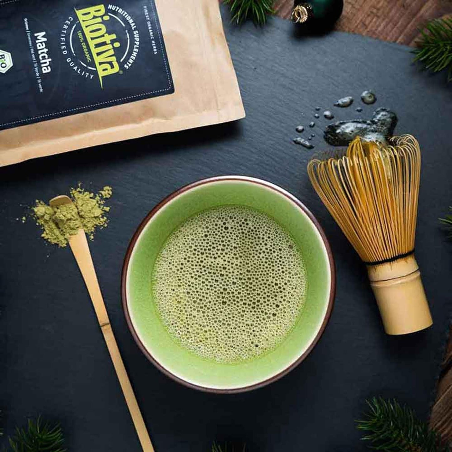 Biologische Matcha-thee 100 g - Origineel Matcha-poeder - Tea Latte Smoothies - Biologische Matcha van de hoogste kwaliteit uit Japan - Gebotteld en gecontroleerd in Duitsland - Biotiva