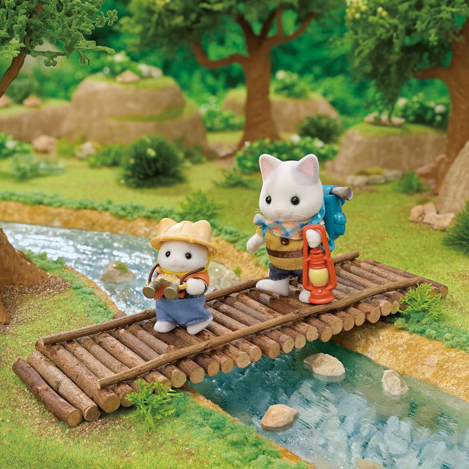 Sylvanian Families - 5763 Adventure Explorer-set met twee figuren, vader en baby Milk Kitten, dierenfiguur, gedetailleerd speelgoed voor kinderen vanaf 3 jaar