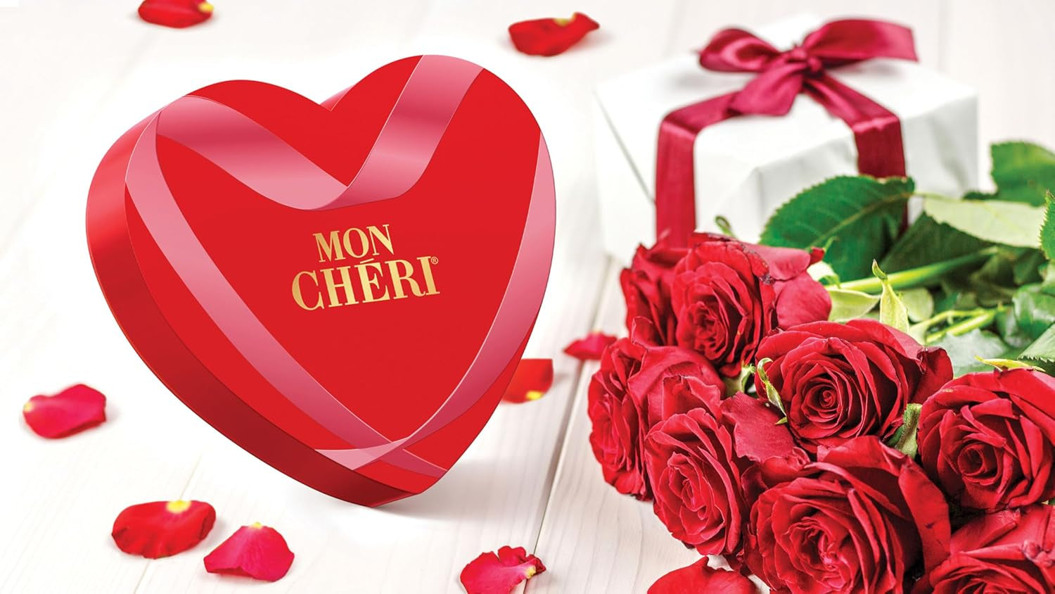 Ferrero Mon Chéri Heart - Valentijnsdag chocoladecadeau voor hem en haar - Knapperige chocolade, fruitige likeur en gearomatiseerde kersen - Voor Valentijnsdag, Moederdag en Pasen - 1 pakje 147g