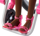 Barbie Fashionistas Zwart Haar Kleurrijke Jumpsuit Rolstoelhelling Rolstoelpop Inbegrepen Kindercadeau Speelgoed Leeftijd 3+ HJT14