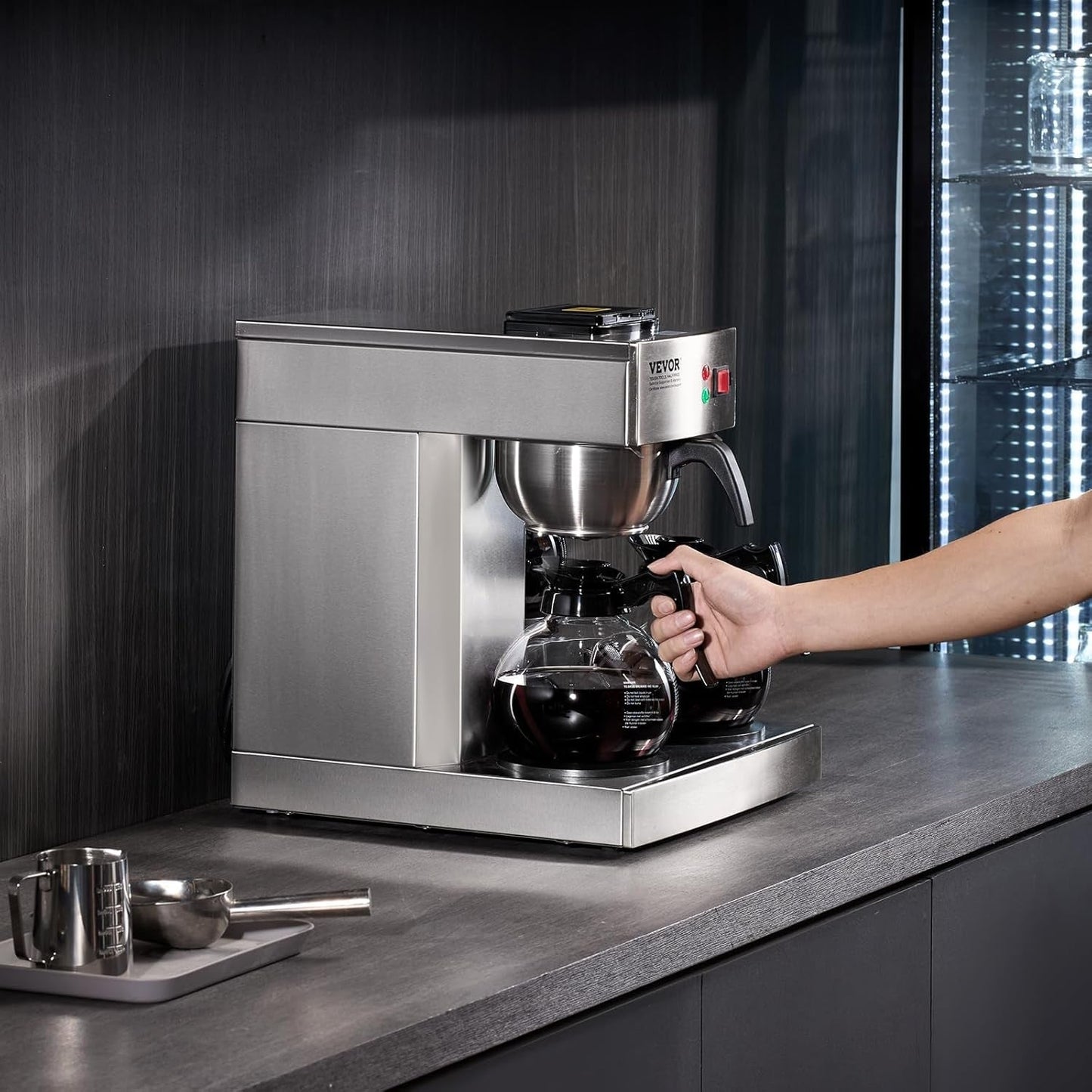 VEVOR Commerciële filter-espressomachine met 12 kopjes, 3 glazen karaffen en 3 verwarmingsplaten, roestvrijstalen espressomachine met automatische watertoevoer voor restaurant, kantoor, koffiebar