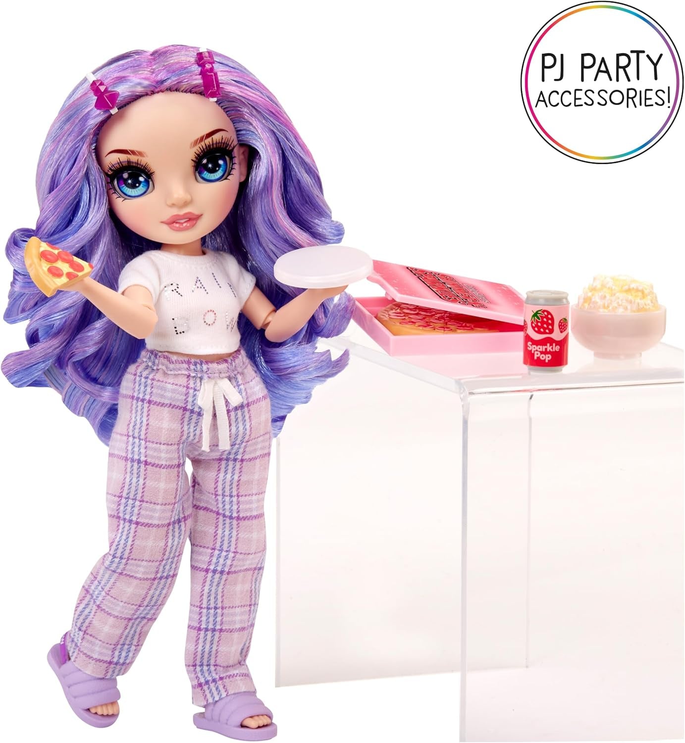 Rainbow High Junior High PJ Party Doll - Violet - 22 cm met zachte jumpsuit, pantoffels en speelaccessoires - Kinderspeelgoed - Ideaal voor 4-12 jaar