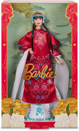 BARBIE Maannieuwjaar Barbie Puppe - Traditionelles Kleid in glücksbringendem Rot mit Pfingstrosenmuster, cyanblaue Schuhe mit pinken Troddeln, geïnspireerd door der Peking-Oper, HRM57