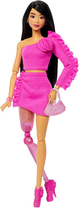 Barbiepop Deluxe Stijlnr. 3 met Barbiecore-outfit, blond haar in hoge knot, pastelroze jurk met oversized strik en accessoires zoals visnetpanty's, HYV27 Naty Shop Dolls Black