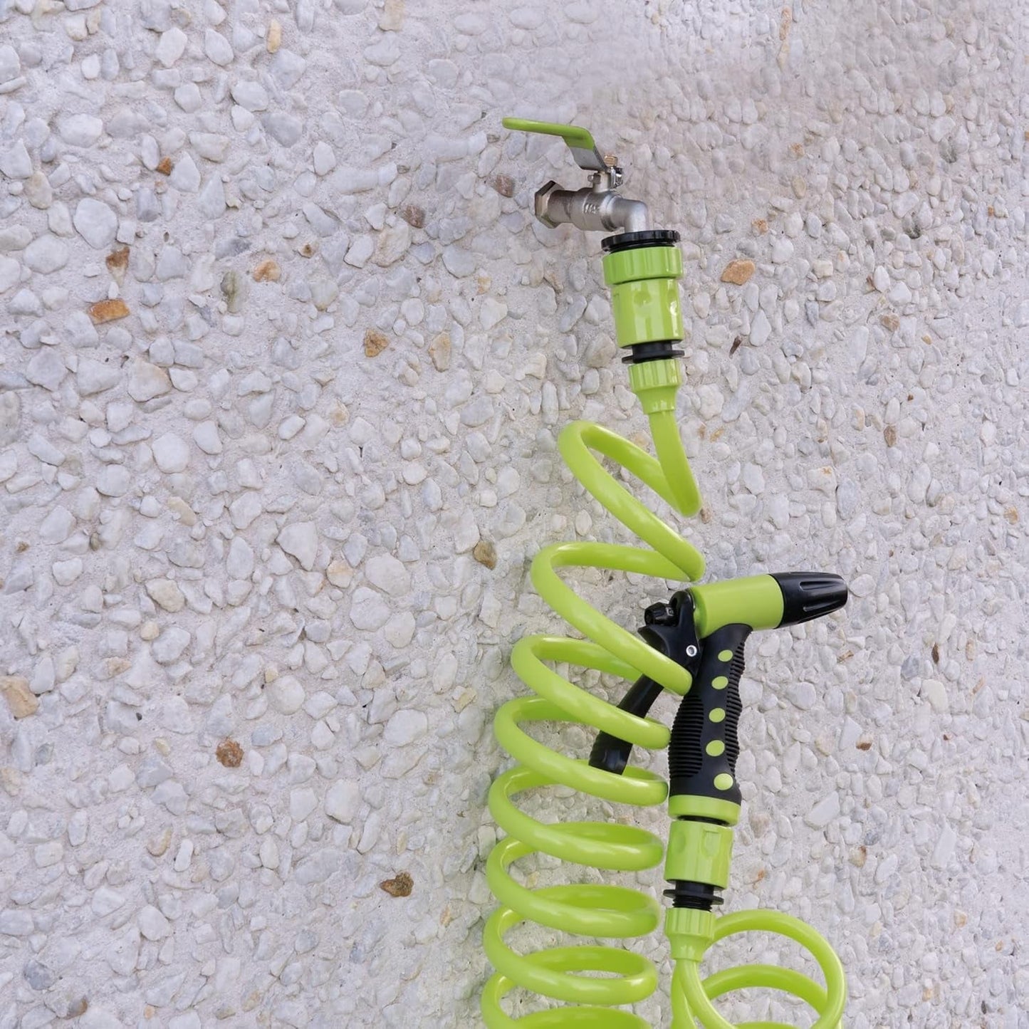 Amig - Turun | Spiraal | 15 meter | Inclusief 4 accessoires | Met gietpistool, kraanadapter en 2 snelkoppelingen | EVA-rubber | Pistache groen