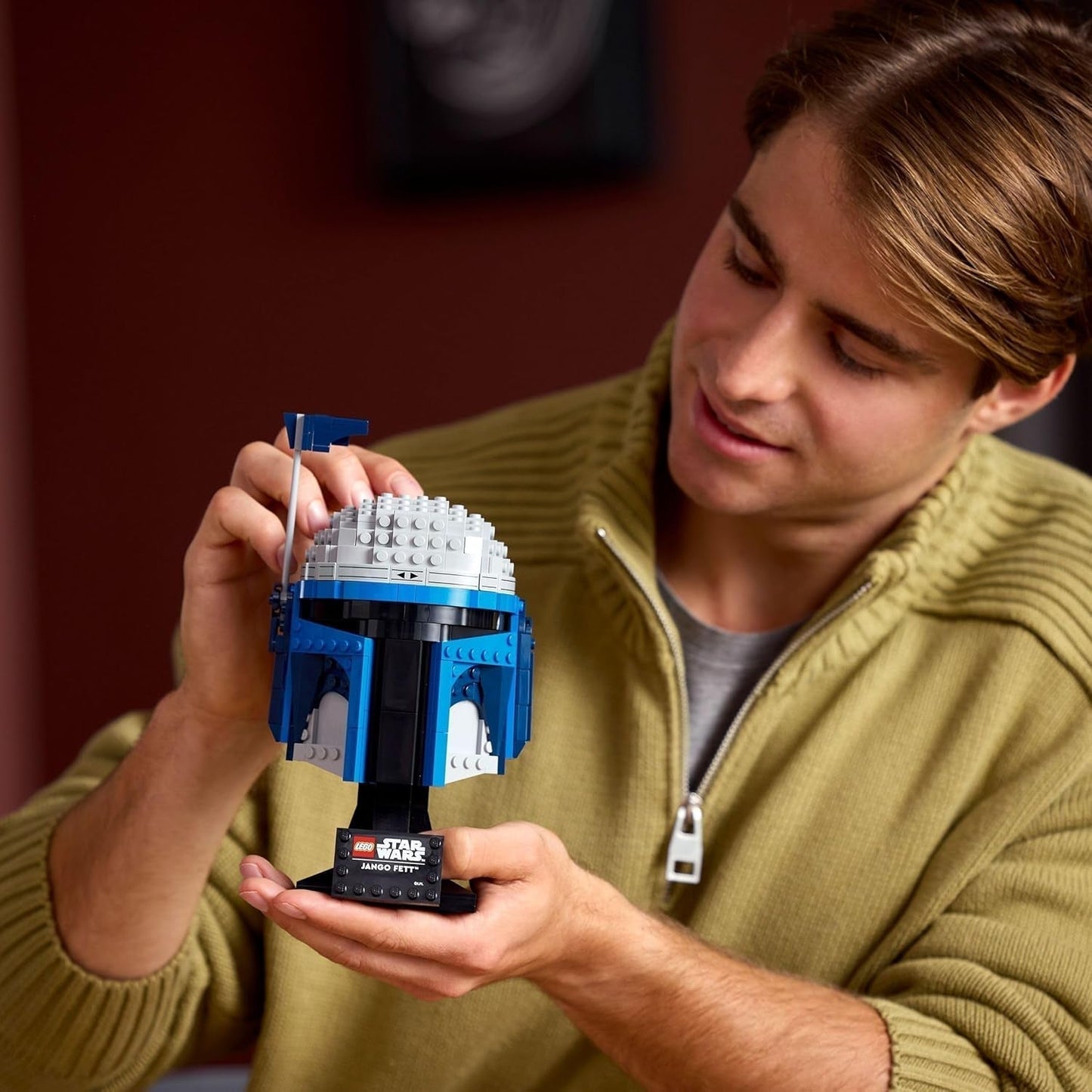 LEGO Star Wars 75408 Jango Fett Helm - Mandalorian bouwset voor volwassenen - Model met standaard, naamplaatje en verstelbare antenne - Cadeau voor Attack of the Clones Fans Bouwsets Besuche in LEGO-Store