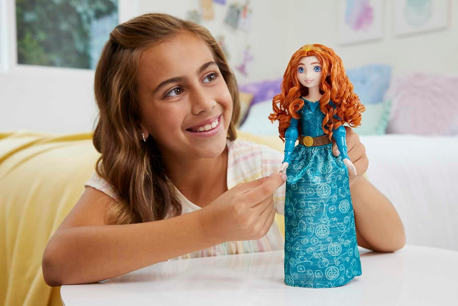 Mattel Disney Princess Toy Merida handgemaakte pop met sprankelende kleding en accessoires geïnspireerd door Disney en Pixar Movie Kids Gift HLW13