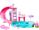 Barbie Dream Zwembadspeelset met zes speelplekken, waaronder een glijbaan en jacuzzi, plus meer dan 20 accessoires zoals een huisdier, zwemringen en meer, JKG83