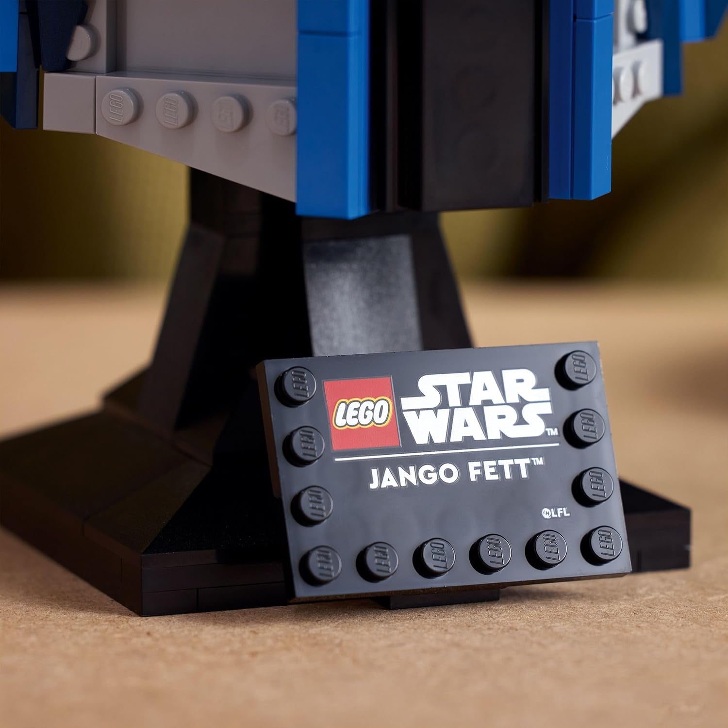 LEGO Star Wars 75408 Jango Fett Helm - Mandalorian bouwset voor volwassenen - Model met standaard, naamplaatje en verstelbare antenne - Cadeau voor Attack of the Clones Fans Bouwsets Besuche in LEGO-Store