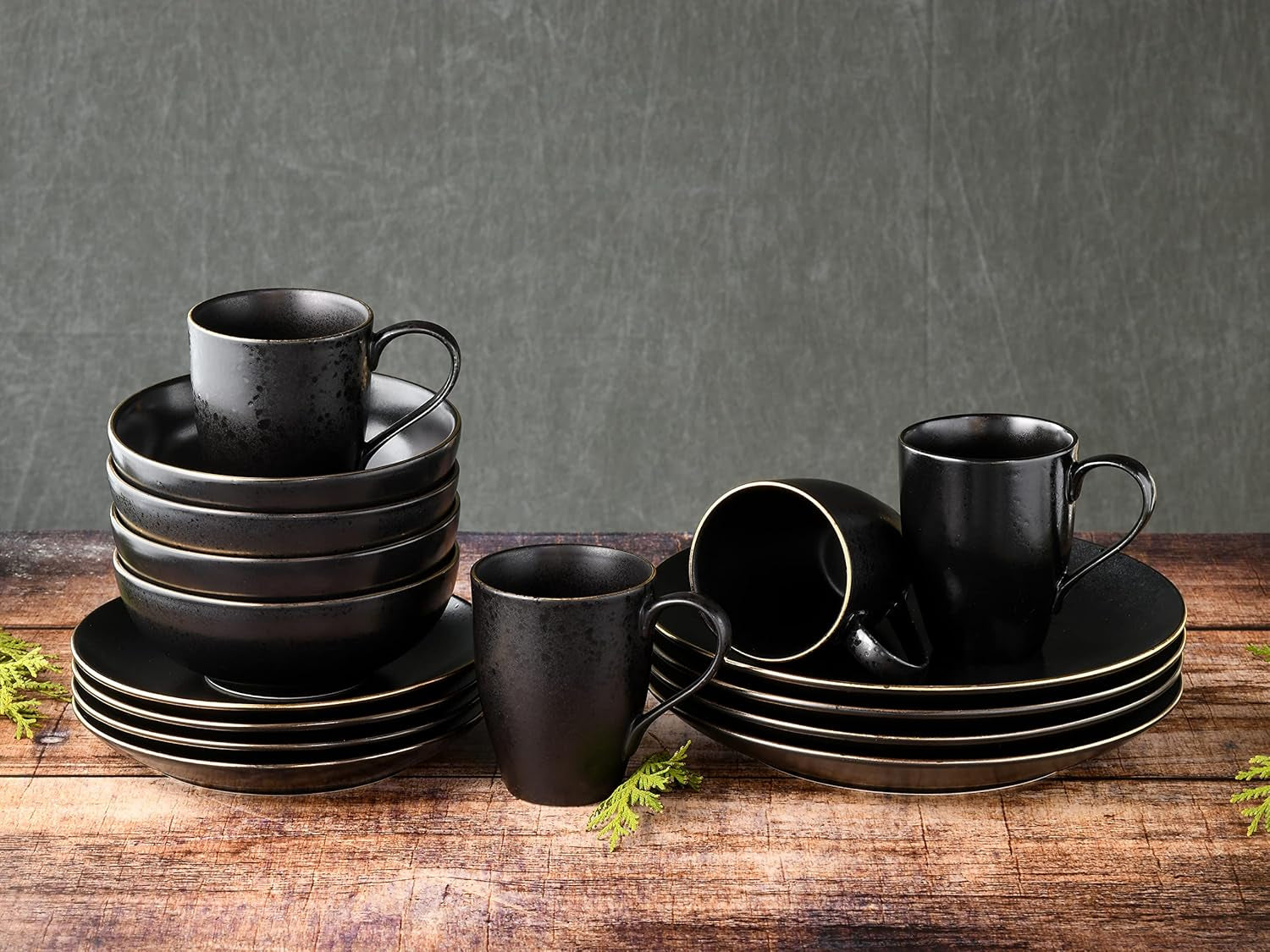 CreaTable, 22699, Industrial Gold BLACK-serie, 16-delige serviesset voor 4 personen, porseleinen combiservies, vaatwasmachine- en magnetronbestendig, hoogwaardige productie