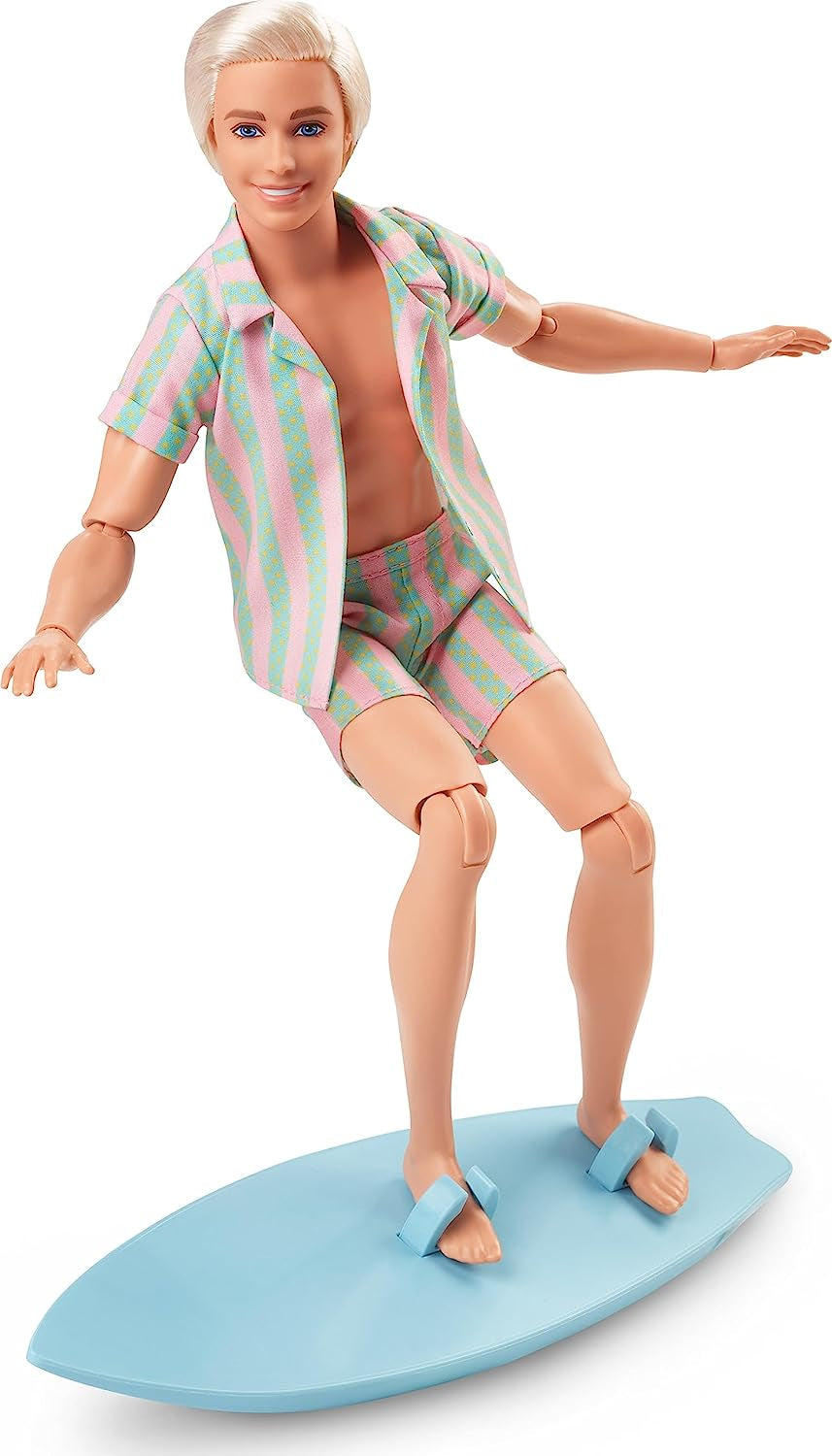 Barbie de film - Doll Movies Fans, Ken Doll, verzamelpop met surfplank en sneakers, beweegbaar lichaam, platinablond haar, geschikt als cadeau voor kinderen van 3 jaar oud, HPJ97 Naty Shop-poppen