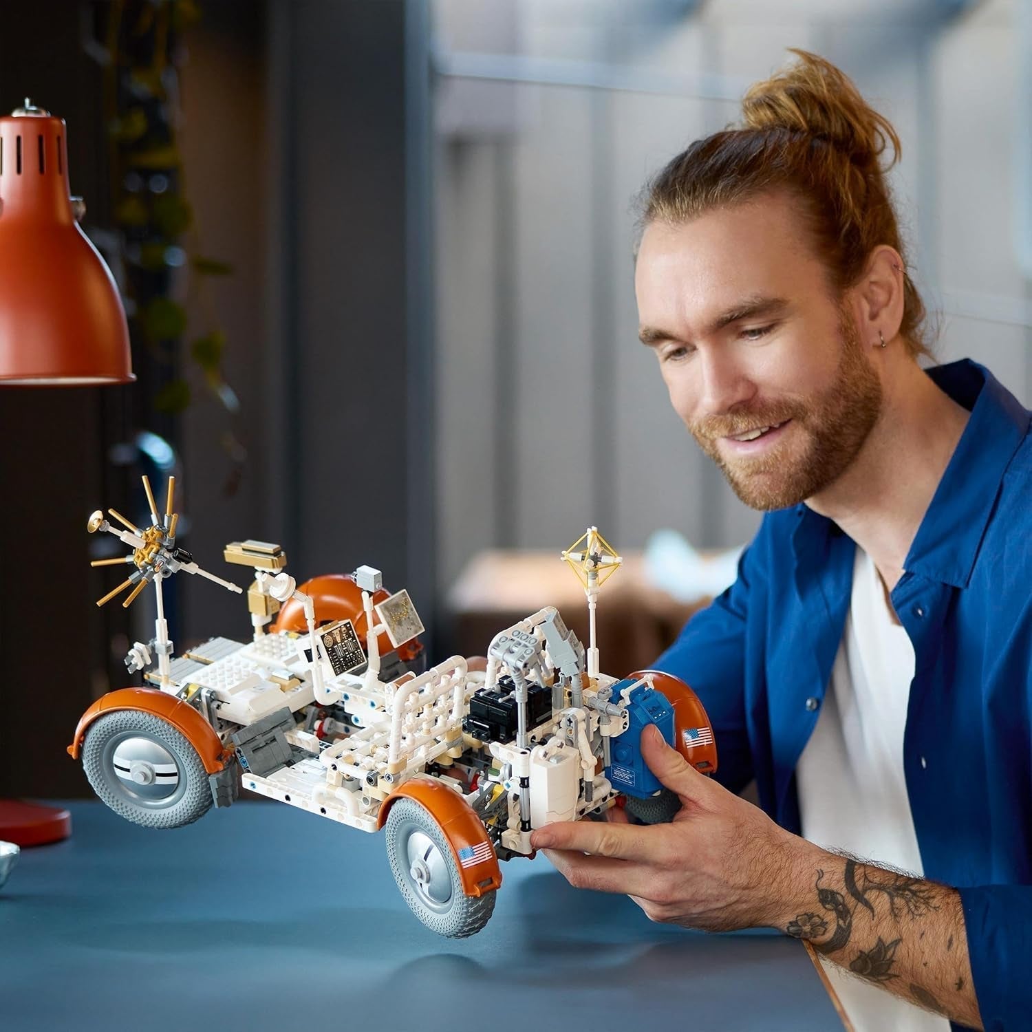 LEGO Technic NASA Apollo Lunar Roving Vehicle (LRV), maanrovermodel voor volwassenen, ruimteverzamelobject voor wetenschapsliefhebbers, bouwspeelgoed, ruimtevoertuigmodel 42182 Bouwsets Besuche in LEGO-Store