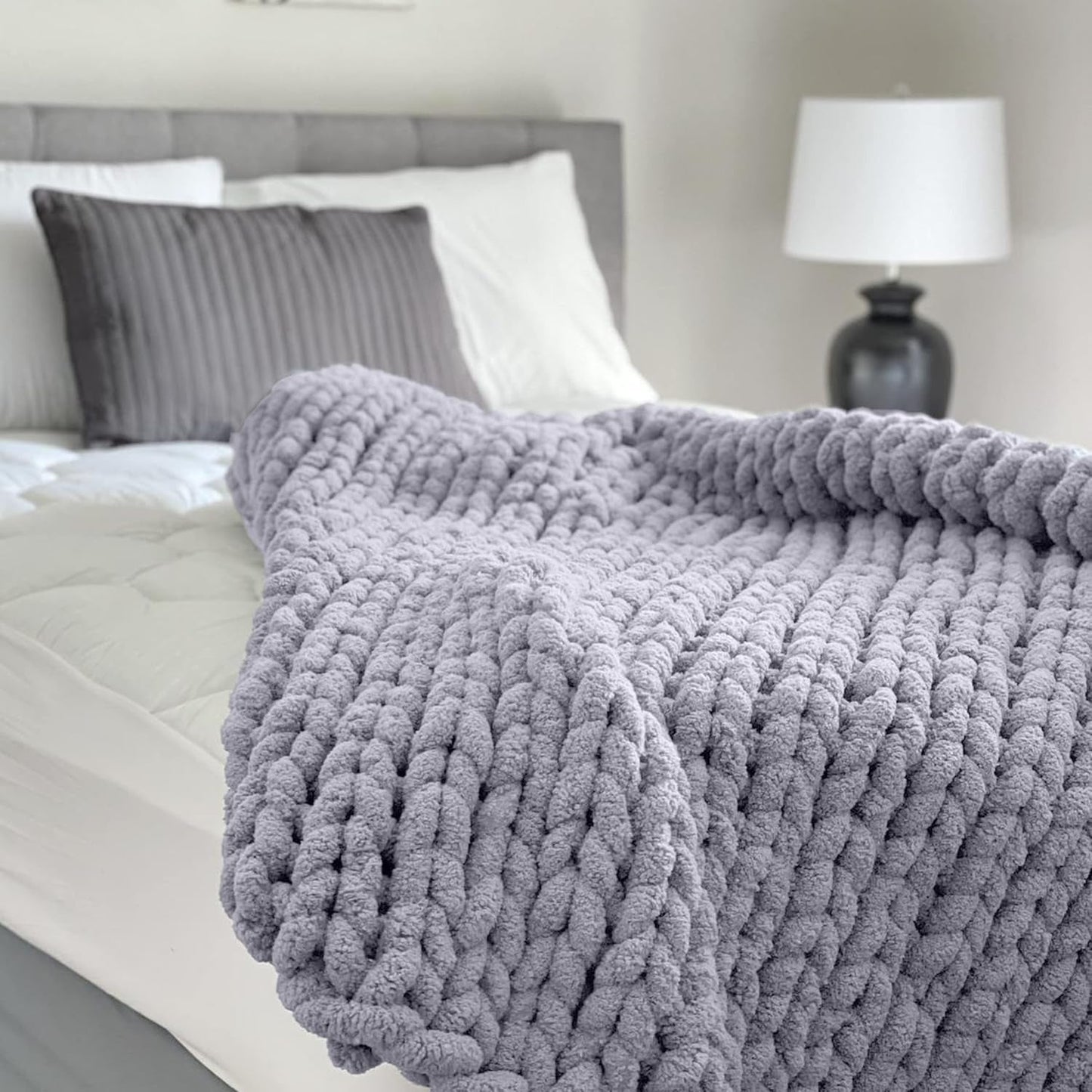 Grof gebreide deken, plaid, 100% handgebreid met jumbo chenillegaren (127 X 152,4 Cm, lilagrijs) Bedden en dekens Adyrescia