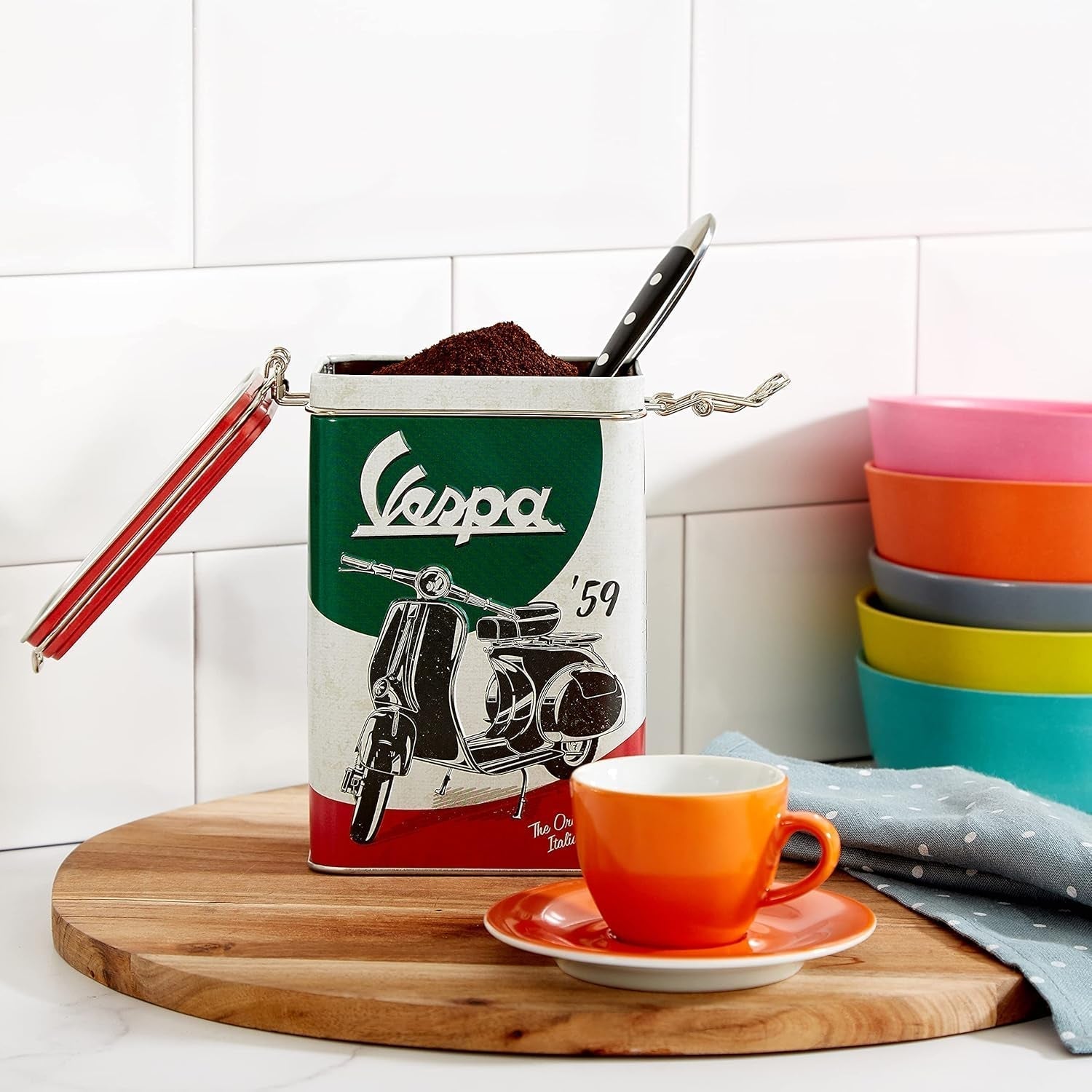 Nostalgic-Art Retro Koffiedoos, 1,3 L, Vespa - Italiaanse klassieker - Cadeau-idee voor scooterfans, Origineel gelicentieerd product (OLP), Vintage Design Workshop Decoratie, Vintage Design Workshop Decoratie Voedselopbergdozen Naty Shop