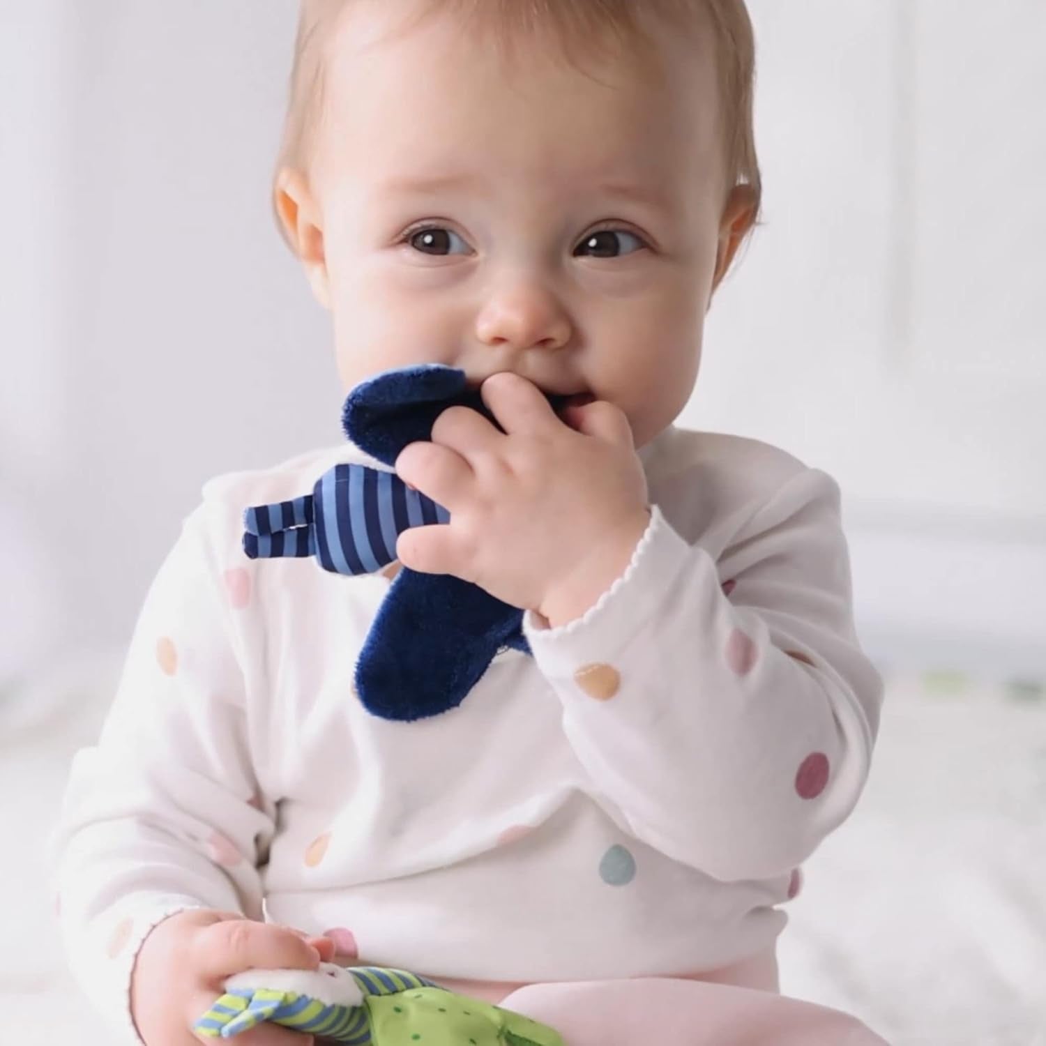 Fehn knetterende zeester - babyspeelgoed om te grijpen en te spelen & knetterend speelgoed voor baby's en peuters vanaf 0+ maanden & SIGIKID 41179 vlindergrijpspeeltje rood groene sterren Babyspeelgoed Naty Shop
