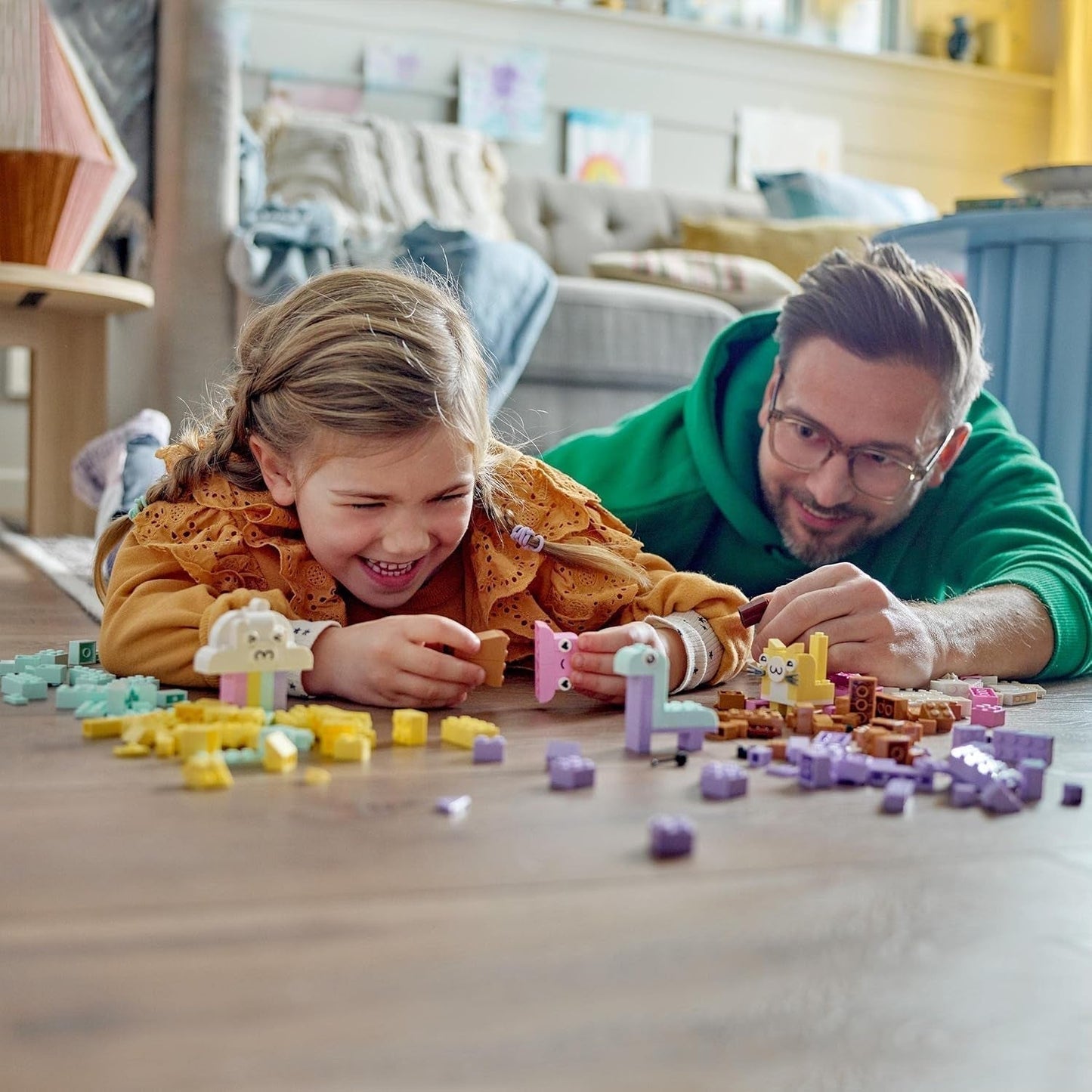 LEGO 11028 Klassieke pastelkleurige creatieve bouwset stenen doos, constructiespeelgoed voor meisjes en jongens vanaf 5 jaar met modellen; ijsje, dinosaurus, kat en meer Bouwsets Besuche den LEGO-Store