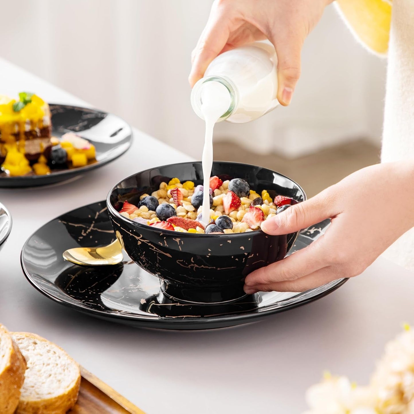 LOVECASA Daphne-serie porseleinen serviesset SWEET 24-delige combinatieset gouden design dinerborden dessertborden ontbijtgranenschalen en dinerborden voor 6 personen