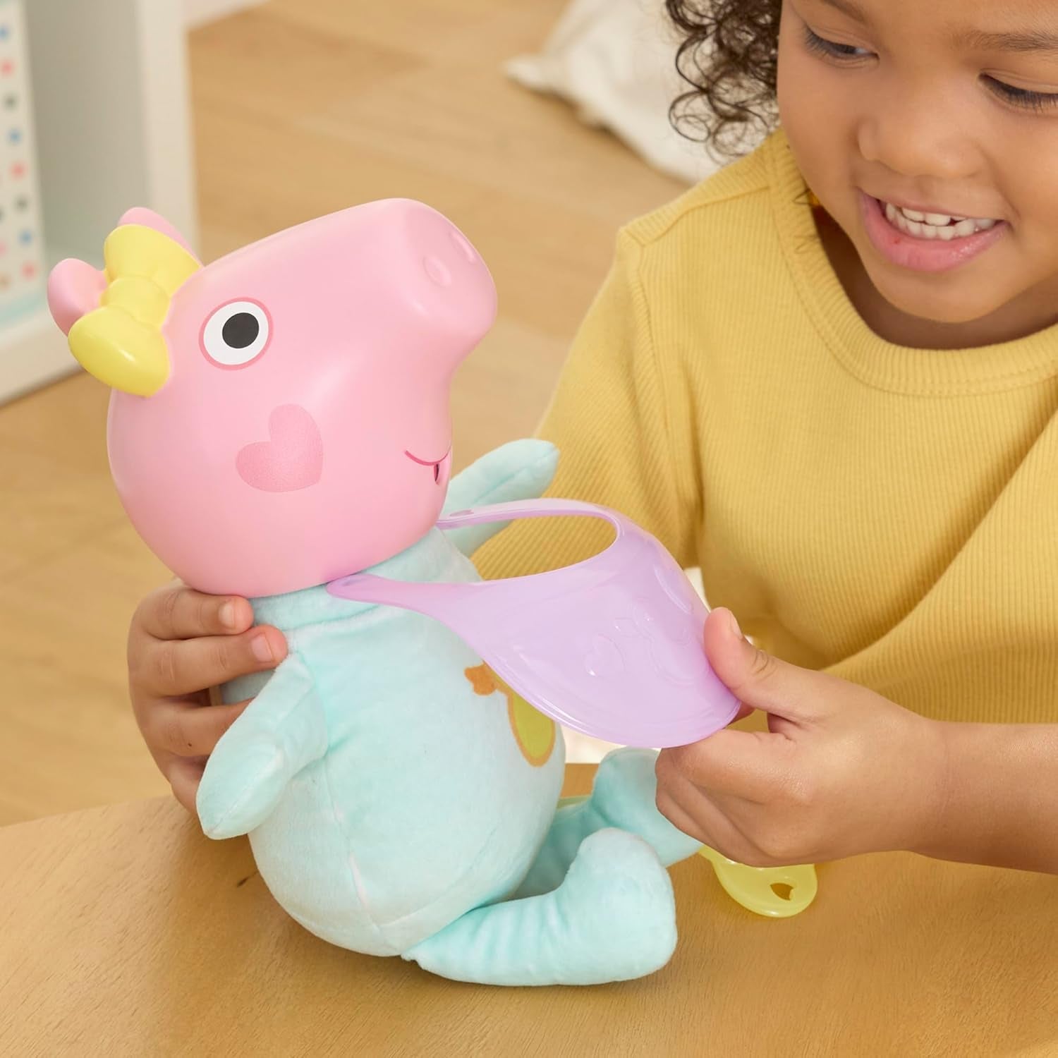 Peppa Pig 28 cm Evie interactieve pop met 20 geluiden en vele functies, speelgoedset voor kinderen vanaf 3 jaar