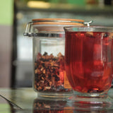 Vruchtenthee – 100 g Gearomatiseerde fruitmix met appel, hibiscus en kaneel – Ritssluitingszakje, ca. 25 kopjes – zonder toevoegingen, verpakt in Duitsland