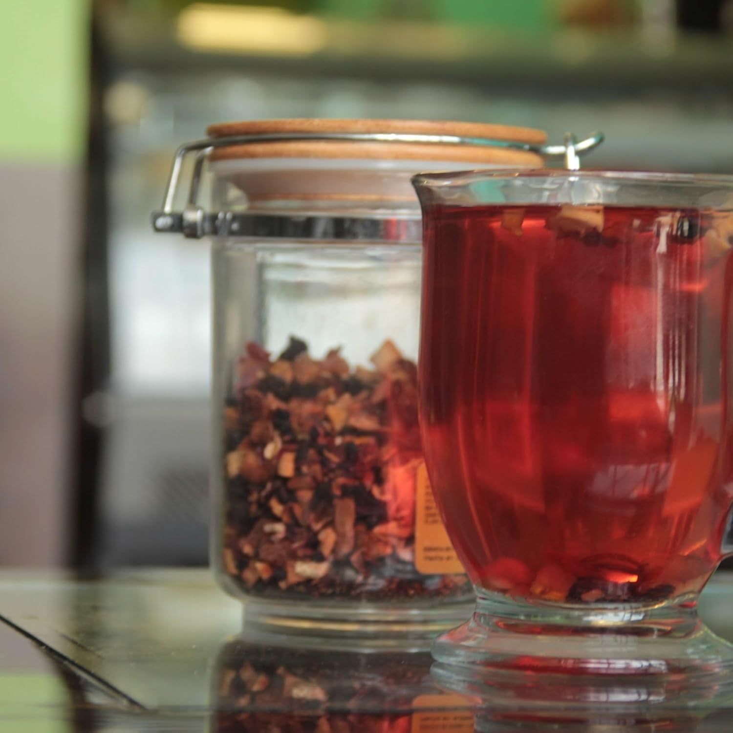 Vruchtenthee – 100 g Gearomatiseerde fruitmix met appel, hibiscus en kaneel – Ritssluitingszakje, ca. 25 kopjes – zonder toevoegingen, verpakt in Duitsland