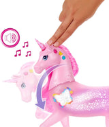 Barbie glow-in-the-dark eenhoorn met 20 interactieve combinaties van licht-, geluids- en muziekeffecten voor spel met drukknoppen en hoofdstreling, JCP78