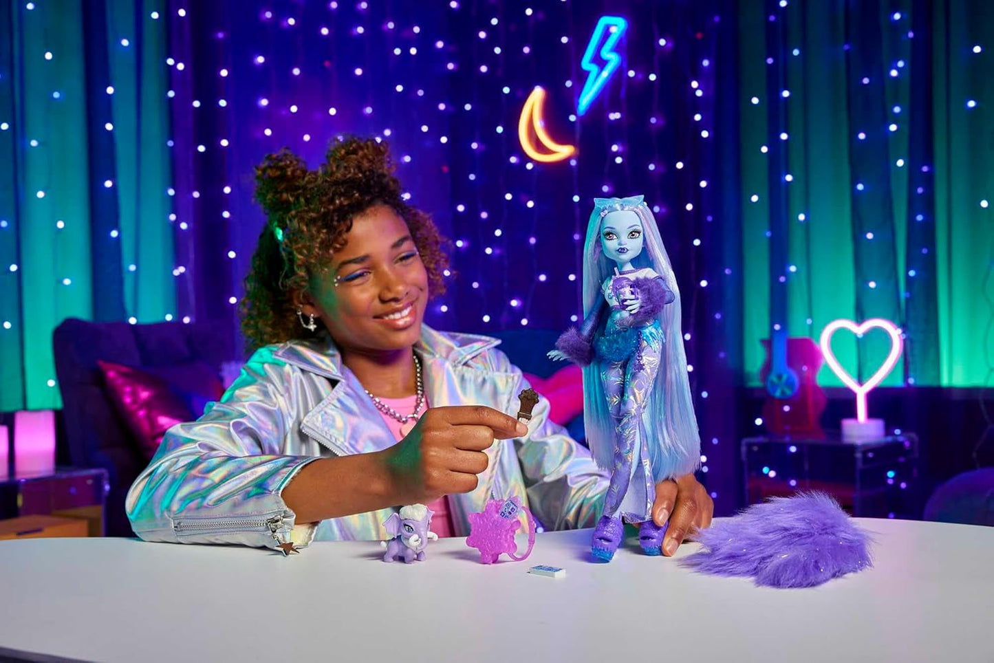 Monster High Abbey Bominable Yeti met mammoethuisdier en accessoires - Spooktastische sneeuwvloklook voor kinderen vanaf 4 jaar, HNF64 Naty Shop-poppen