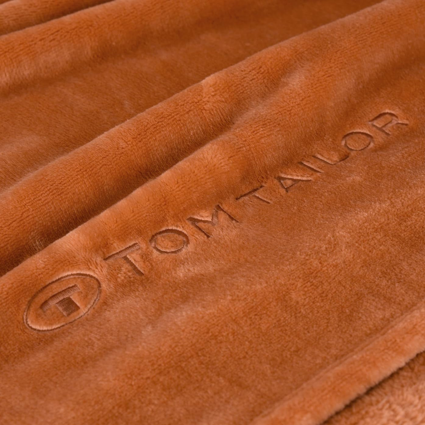 TOM TAILOR Wellsoft Deken, 150X200 Cm, 100% Polyester/ Wellsoft, geborduurd met logo, WELLSOFT BLANKET Oranje (Warm Coral) Dekens en dekbedden Naty Shop