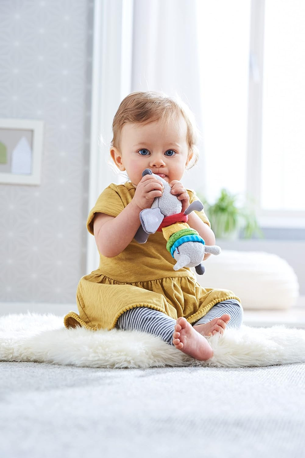 HABA 304771 - Rammelaar teckelfiguur, stoffen babyspeelgoed met rammelaarmotor, speelgoed vanaf 6 maanden Speelgoed Bebe Naty Shop