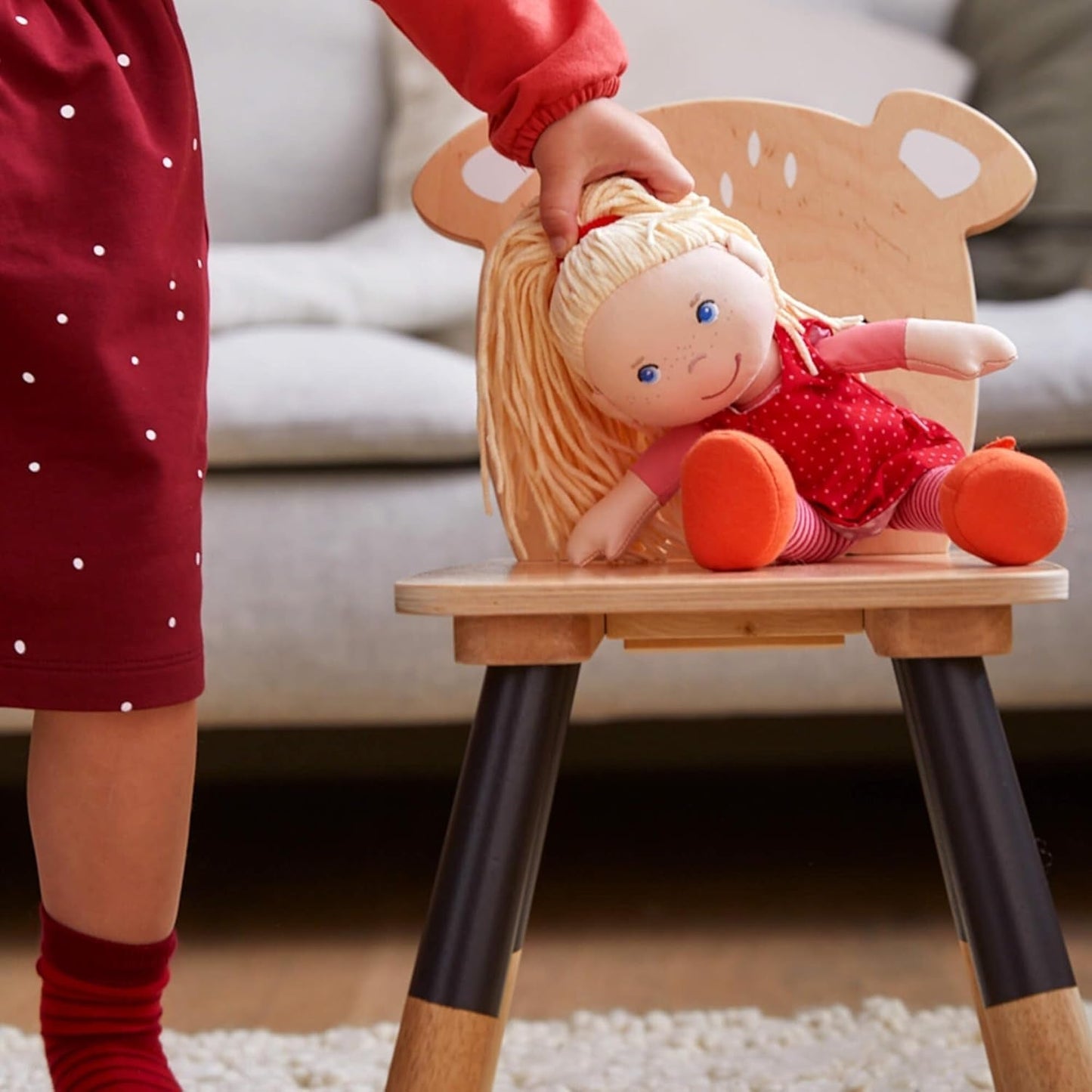 HABA 302108 - Annelie pop, stoffen pop met kleding en haar, 30 cm, speelgoed vanaf 18 maanden, rood Poppen Naty Shop